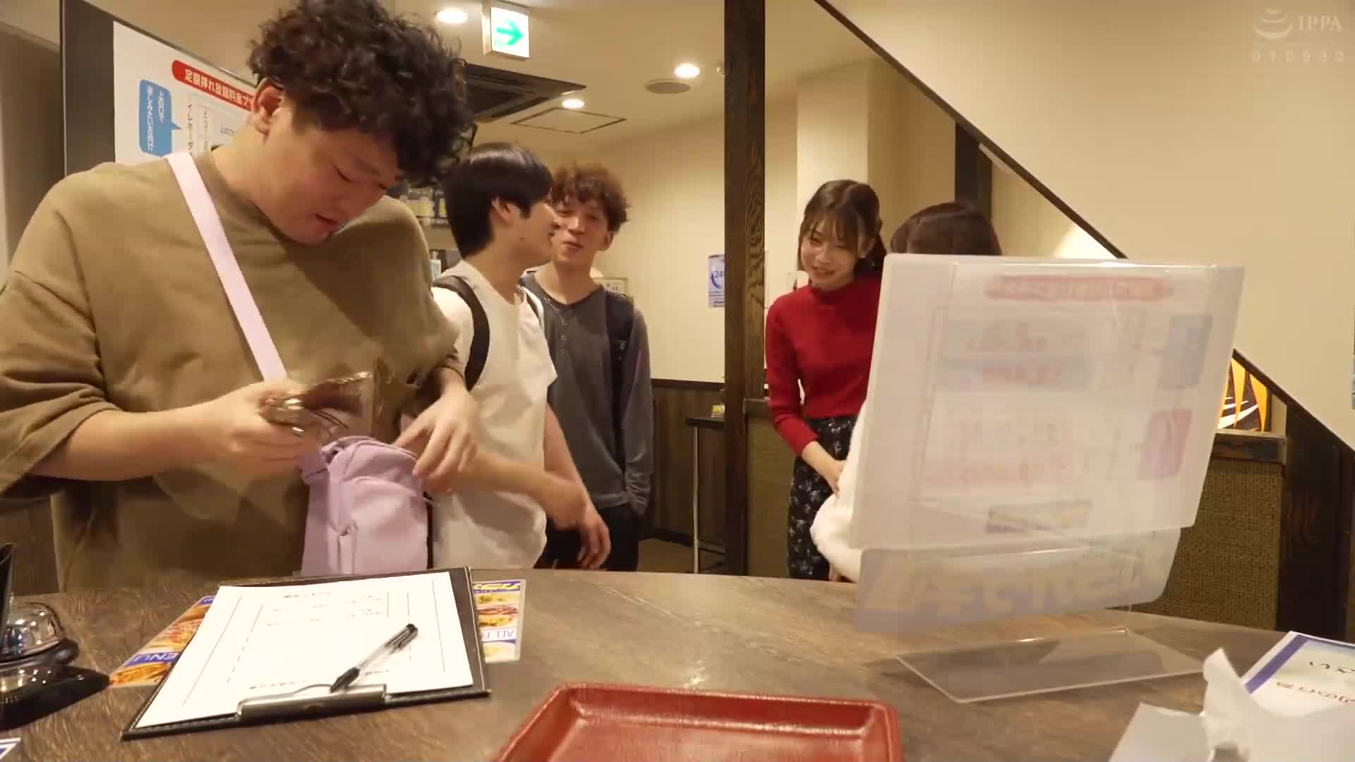 與任何人都可以無限插播！卡拉OK版 無限歌唱！無限插播！除了包房費用外，支付月費後，店內的女性無論是客人還是... - AV大平台 - 中文字幕，成人影片，AV，國產，線上看