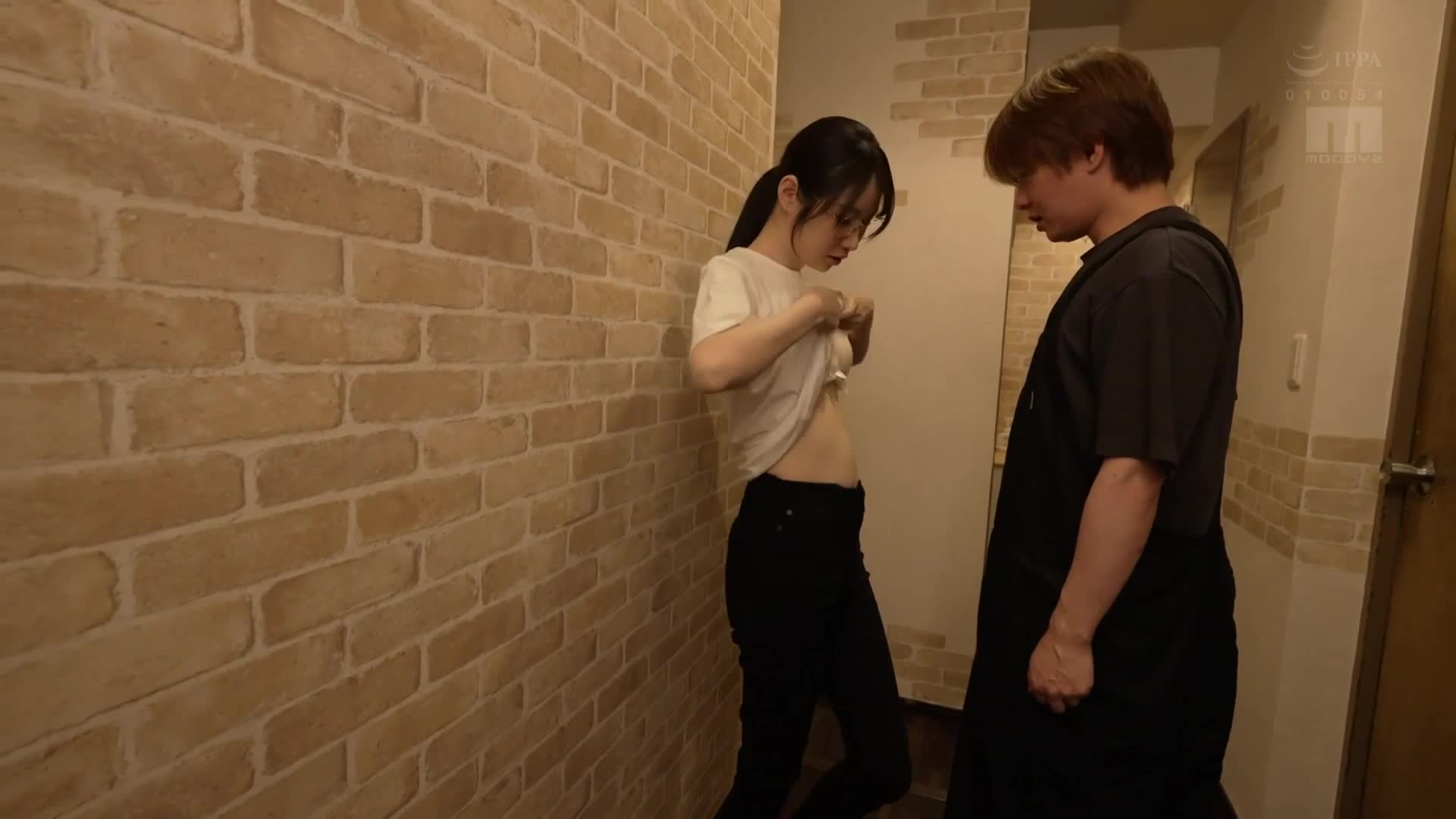 兼職工作的地味內向眼鏡姐姐是個無盡的痴女怪物 朝日莉緒 - AV大平台 - 中文字幕，成人影片，AV，國產，線上看