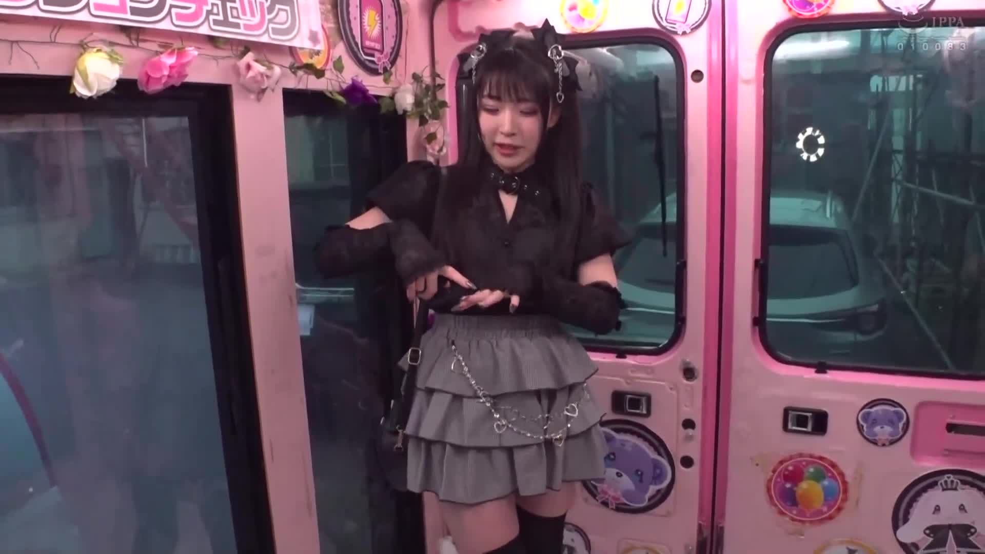 一般男女監控AV×魔術鏡便合作企劃 在街上露臉高潮！地雷系女孩第一次潮吹後被大雞巴插入！即使害羞也在人前噴射潮水的可憐的陰道不停地被激烈抽插！露出噴潮的表情，無法停止漏出高潮！ - AV大平台 - 中文字幕，成人影片，AV，國產，線上看