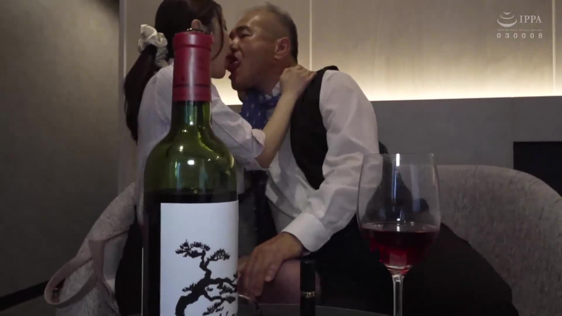 性感生物蟒蛇：舔到骨頭的魅舌職業女性用黏性口水貼身舌吻惡搞潮濕！水端麻美 - AV大平台 - 中文字幕，成人影片，AV，國產，線上看